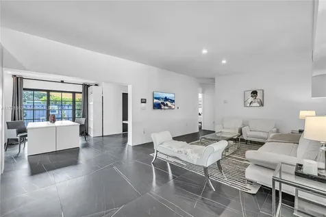 560 NW 116th Terrace Miami FL 33168
