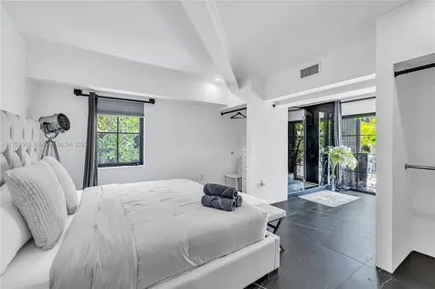 560 NW 116th Terrace Miami FL 33168