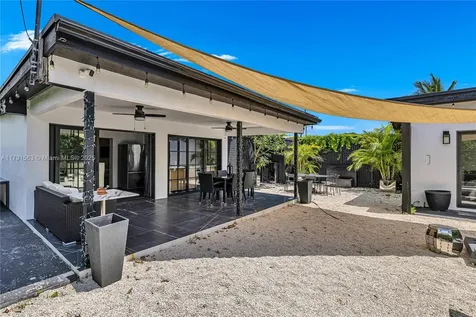 560 NW 116th Terrace Miami FL 33168