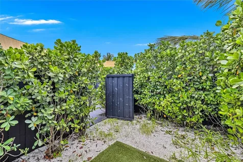 560 NW 116th Terrace Miami FL 33168