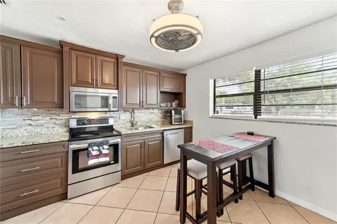 6829 NW 13th Street Plantation FL 33313