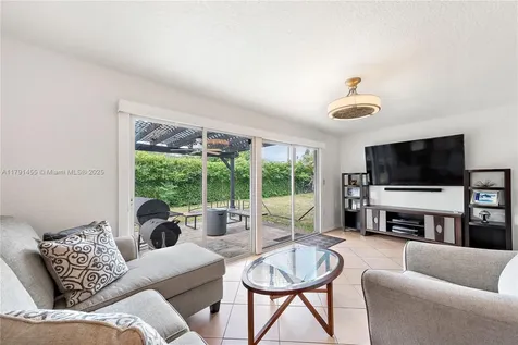 6829 NW 13th Street Plantation FL 33313