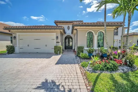 1121 SW 113th Avenue Pembroke Pines FL 33025
