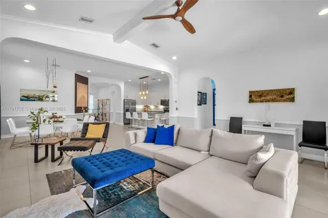1121 SW 113th Avenue Pembroke Pines FL 33025