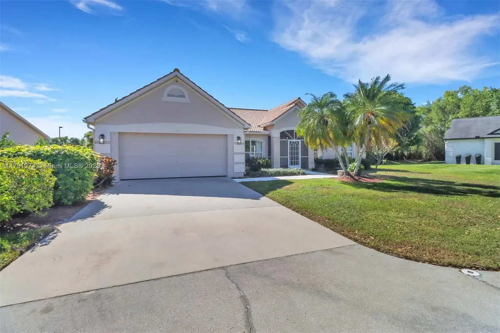 172 Plantation Circle Naples FL 34104