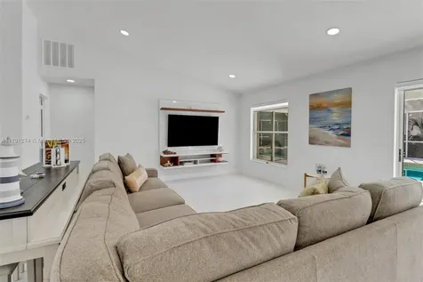 172 Plantation Circle Naples FL 34104