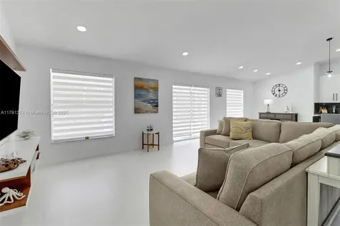172 Plantation Circle Naples FL 34104