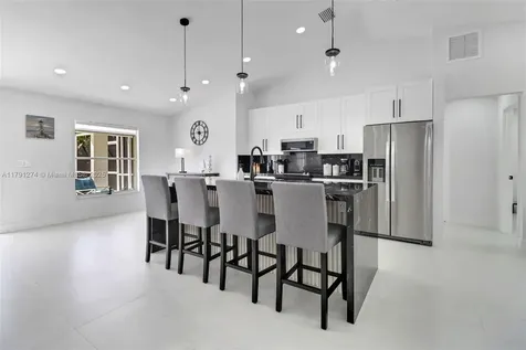 172 Plantation Circle Naples FL 34104