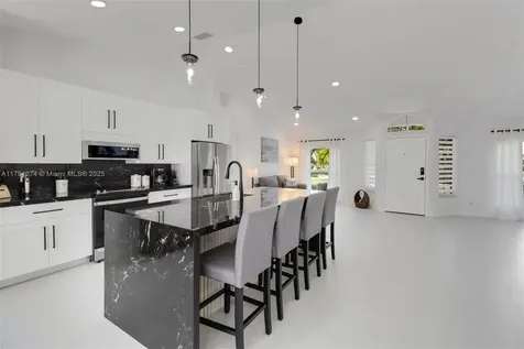 172 Plantation Circle Naples FL 34104