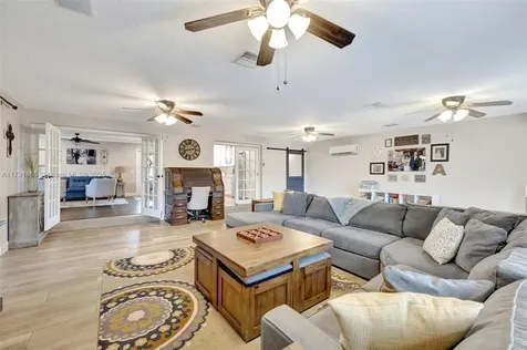 5136 SW 90th Avenue Cooper City FL 33328
