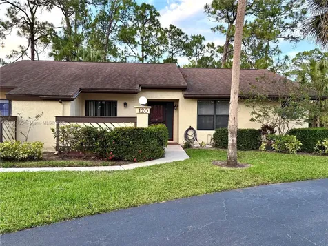 120 Roselle Court Royal Palm Beach FL 33411