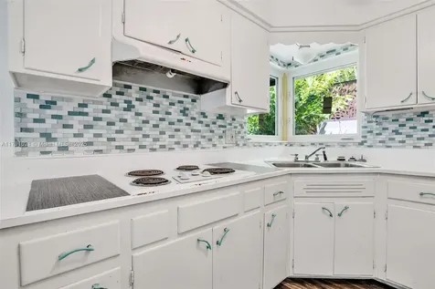 2019 NE 31st Avenue Fort Lauderdale FL 33305