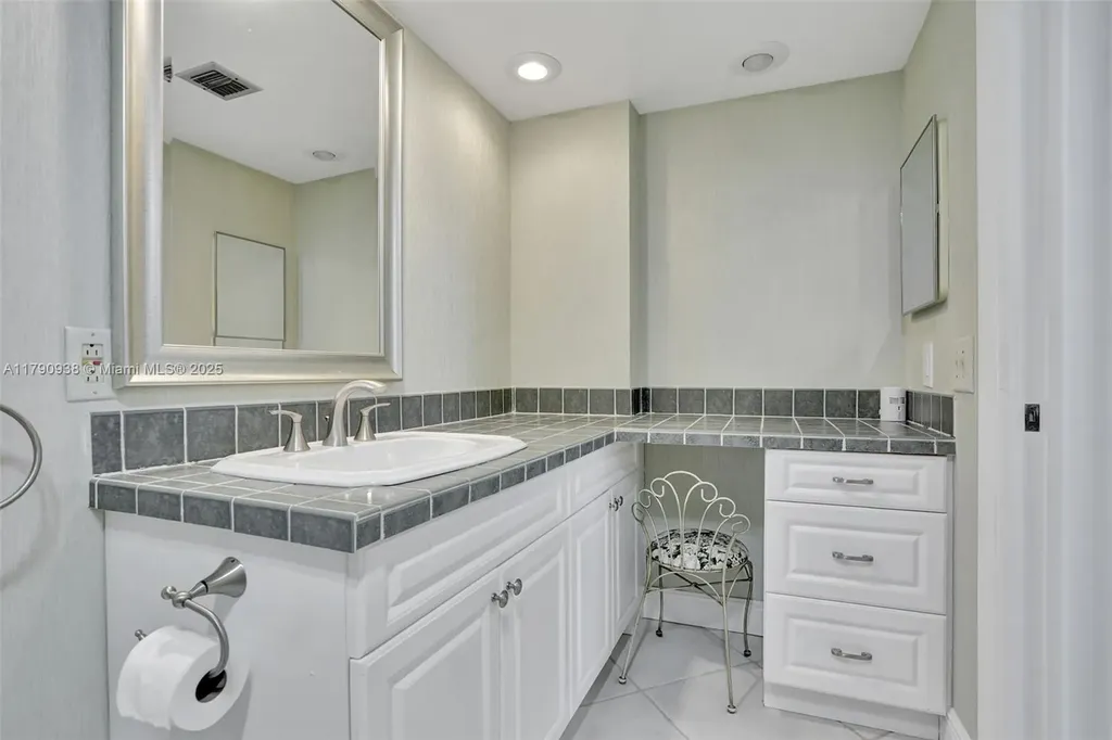 4020 W Palm Aire Drive Pompano Beach FL 33069