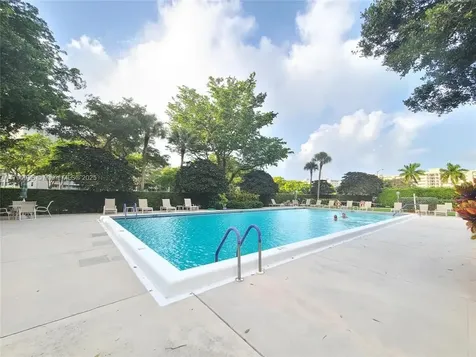 4020 W Palm Aire Drive Pompano Beach FL 33069