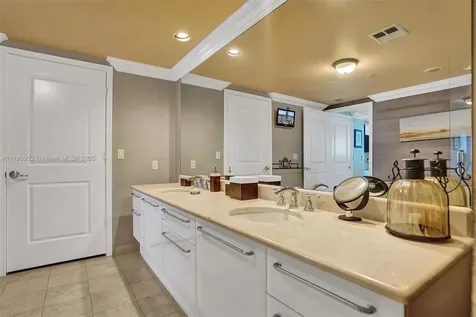 3101 S Ocean Drive Hollywood FL 33019