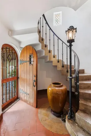 5215 Pine Tree Drive Miami Beach FL 33140