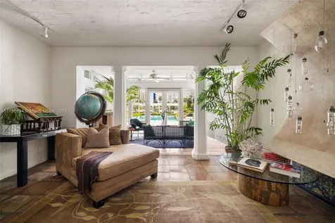 5215 Pine Tree Drive Miami Beach FL 33140