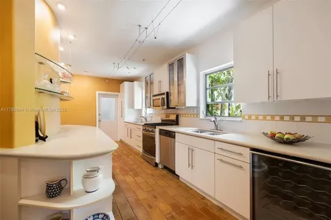 5215 Pine Tree Drive Miami Beach FL 33140