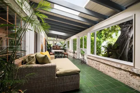 5215 Pine Tree Drive Miami Beach FL 33140
