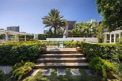 5215 Pine Tree Drive Miami Beach FL 33140