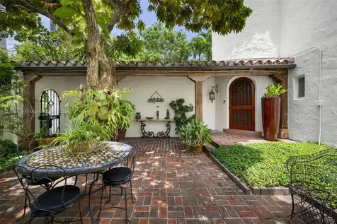 5215 Pine Tree Drive Miami Beach FL 33140