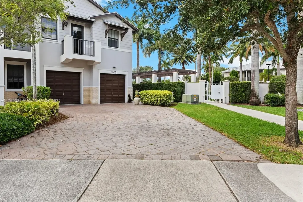 10470 NW 58th Terrace Doral FL 33178