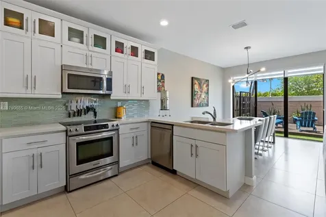10470 NW 58th Terrace Doral FL 33178