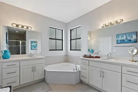 10470 NW 58th Terrace Doral FL 33178