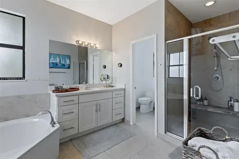 10470 NW 58th Terrace Doral FL 33178