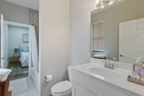 10470 NW 58th Terrace Doral FL 33178