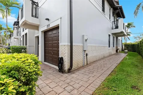 10470 NW 58th Terrace Doral FL 33178