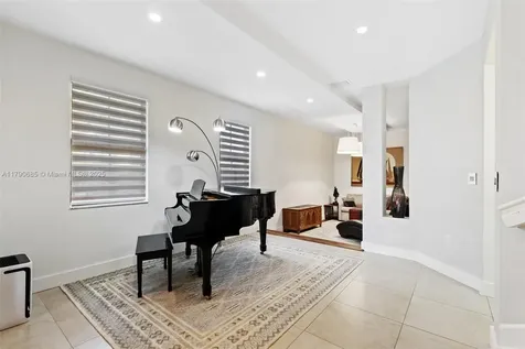 10470 NW 58th Terrace Doral FL 33178