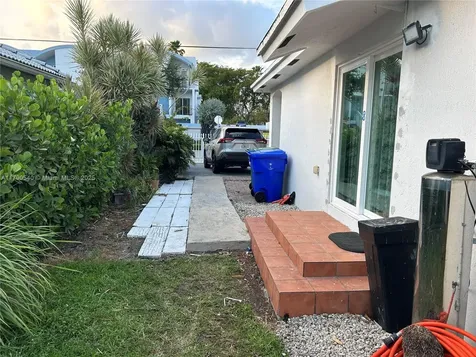 1446 NW 61st Street Miami FL 33142
