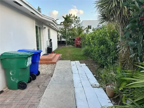 1446 NW 61st Street Miami FL 33142
