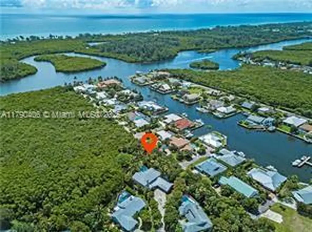 10737 SE Seaspray Court Hobe Sound FL 33455