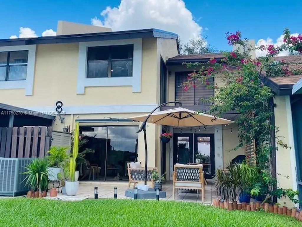 360 SW 97th Avenue Pembroke Pines FL 33025