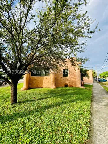 200 Azure Way Miami Springs FL 33166