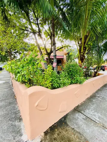 200 Azure Way Miami Springs FL 33166