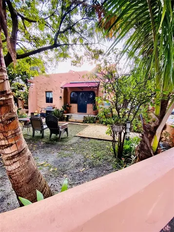 200 Azure Way Miami Springs FL 33166