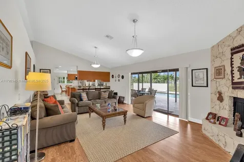 1800 NW 105th Lane Coral Springs FL 33071