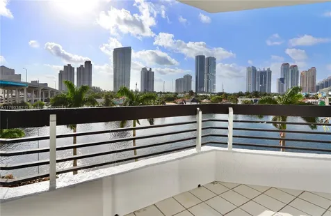 19195 NE 36th Court Aventura FL 33180