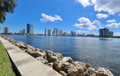 19195 NE 36th Court Aventura FL 33180