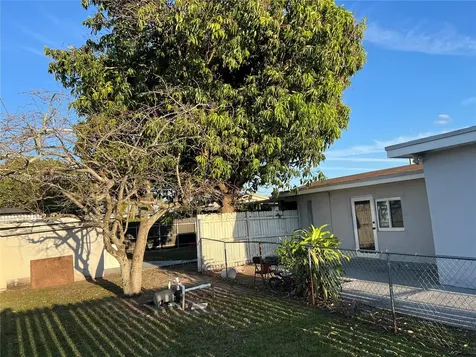 5045 NW 186th Street Miami Gardens FL 33055