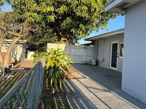 5045 NW 186th Street Miami Gardens FL 33055