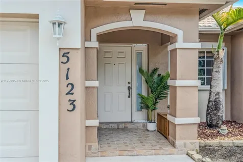 5123 SW 160th Avenue Miami FL 33185