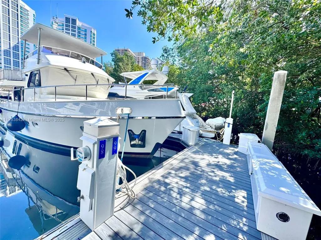 3575 Mystic Pointe Drive Slip 99 Aventura FL 33180