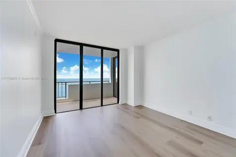 1581 Brickell Avenue Miami FL 33129