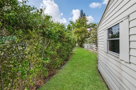 9103 NW 81st Court Tamarac FL 33321