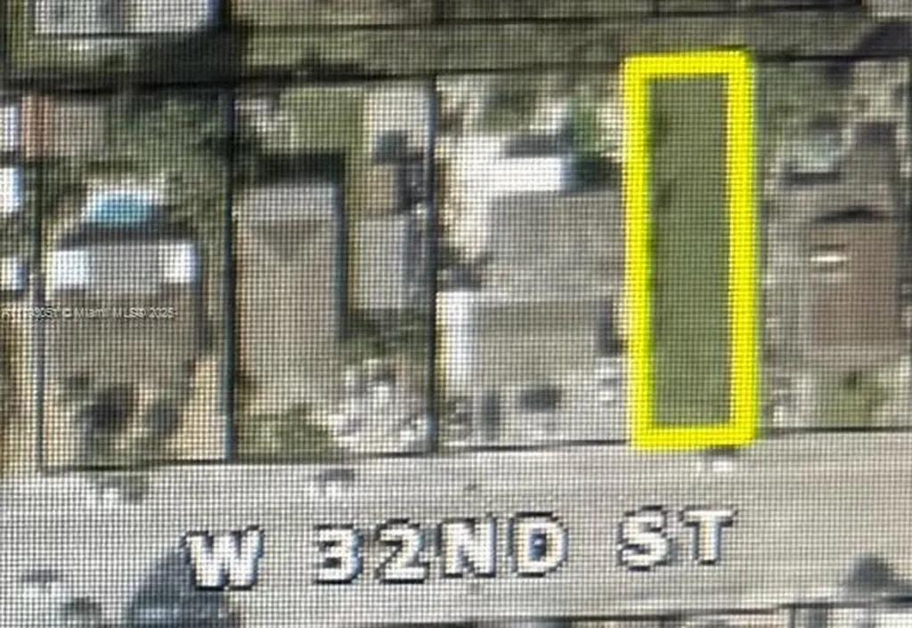 137 W 32 Street Hialeah FL 33012