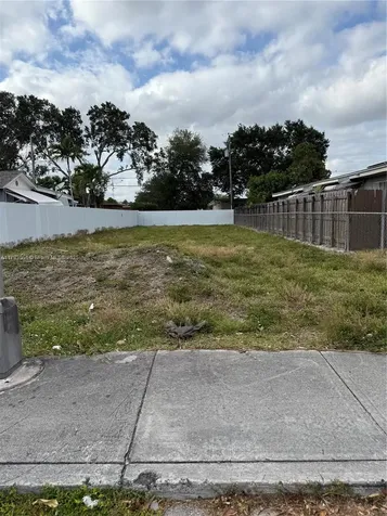 137 W 32 Street Hialeah FL 33012